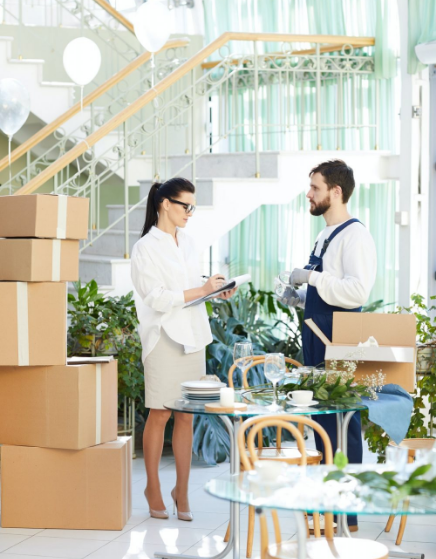 business-lady-asking-mover-about-delivery-order-e1618304340560